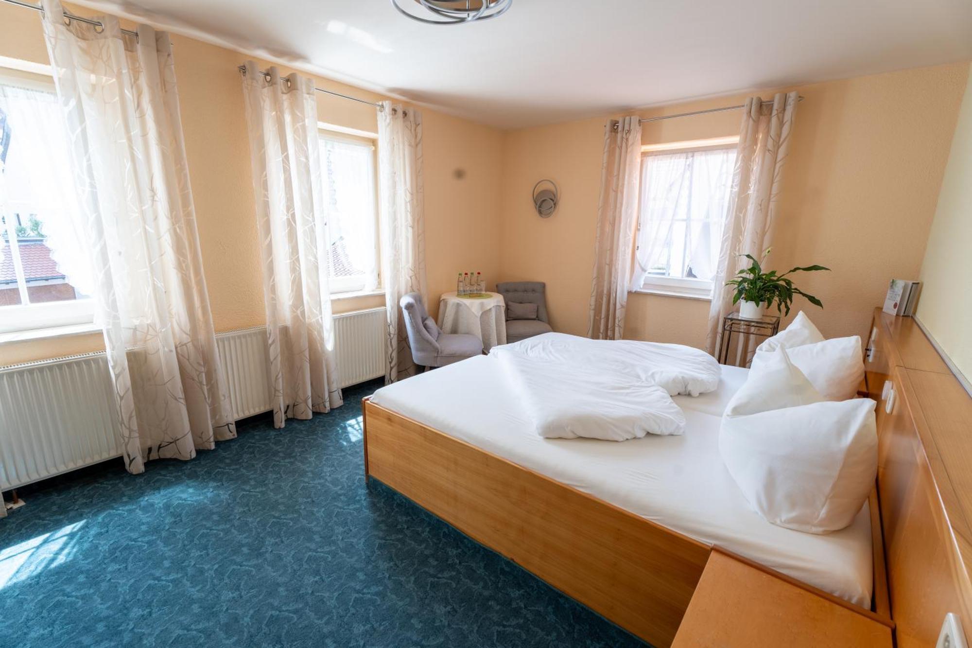 Hotel - Restaurant Traube Neuffen Ngoại thất bức ảnh